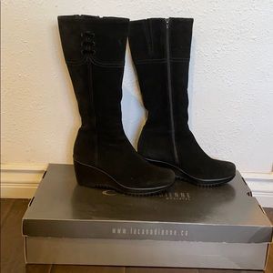 La Canadienne suede black boots